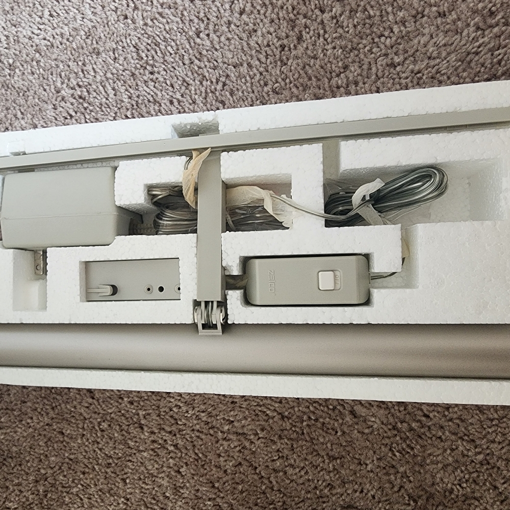 NIB Picture Light - Picture 4 of 5